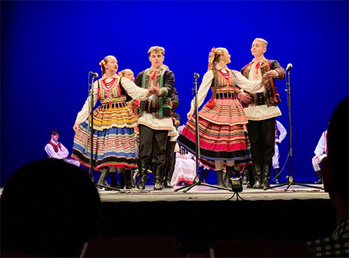 Tanzgruppe bei der Veranstaltung Prag - Herz der Nationen.